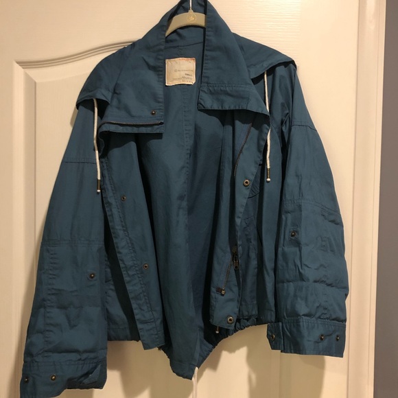 Alternative | Blue Jacket - Picture 2 of 5